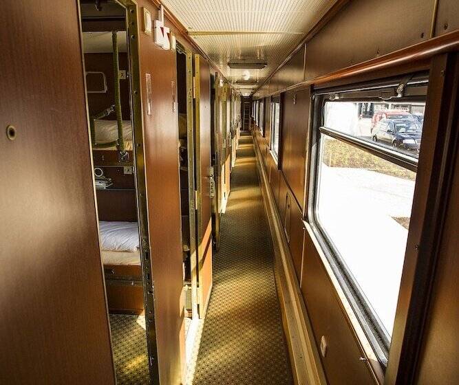 مسافرخانه Train Lodge Amsterdam