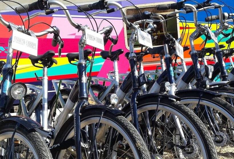 مسافرخانه Train Lodge Amsterdam