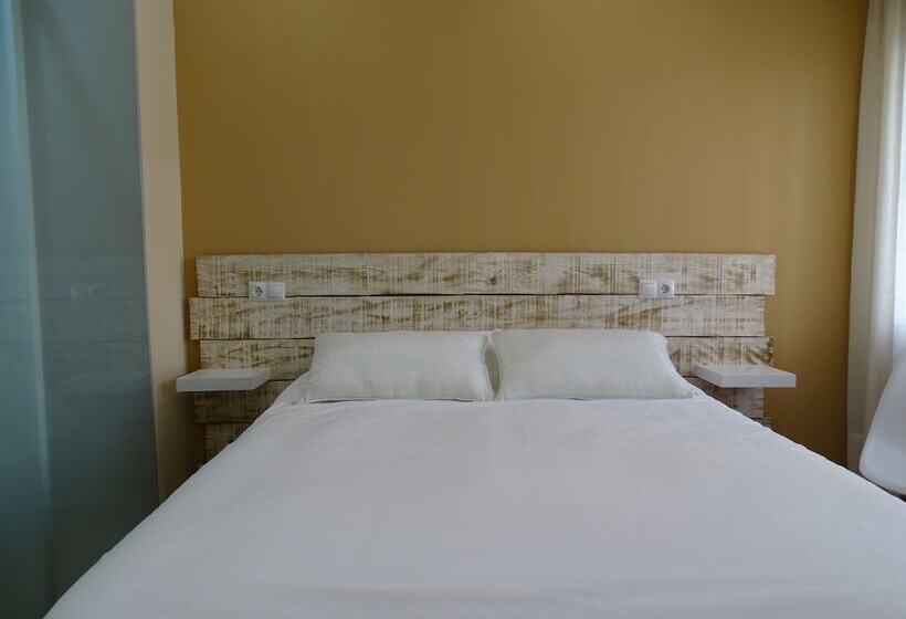 مسافرخانه Urban Burgos