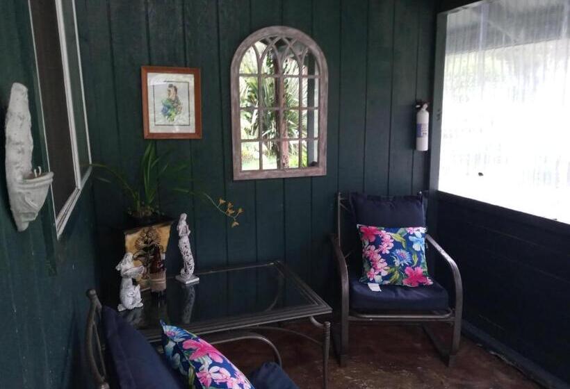 ホテル Aloha Crater Lodge