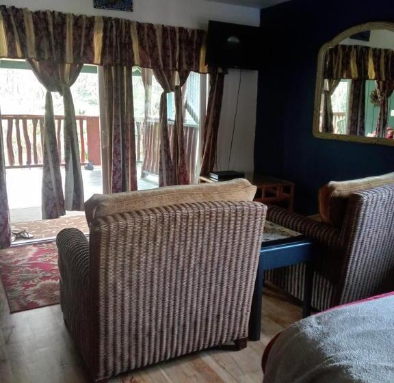 ホテル Aloha Crater Lodge