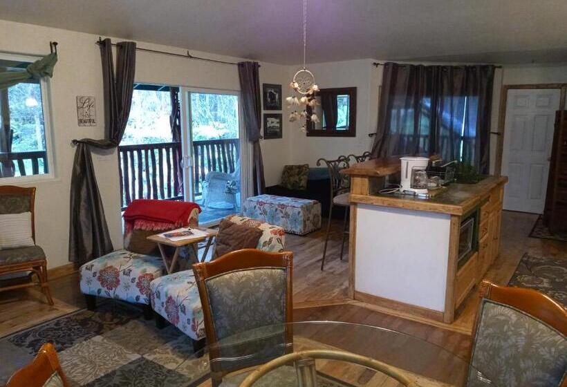 ホテル Aloha Crater Lodge