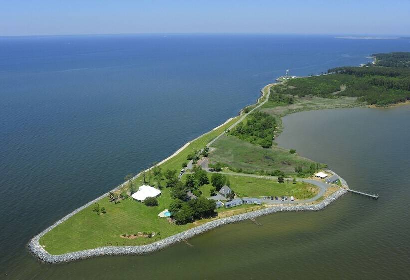 ホテル Black Walnut Point Inn