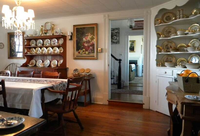 ホテル Black Walnut Point Inn