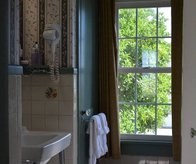 ホテル Black Walnut Point Inn