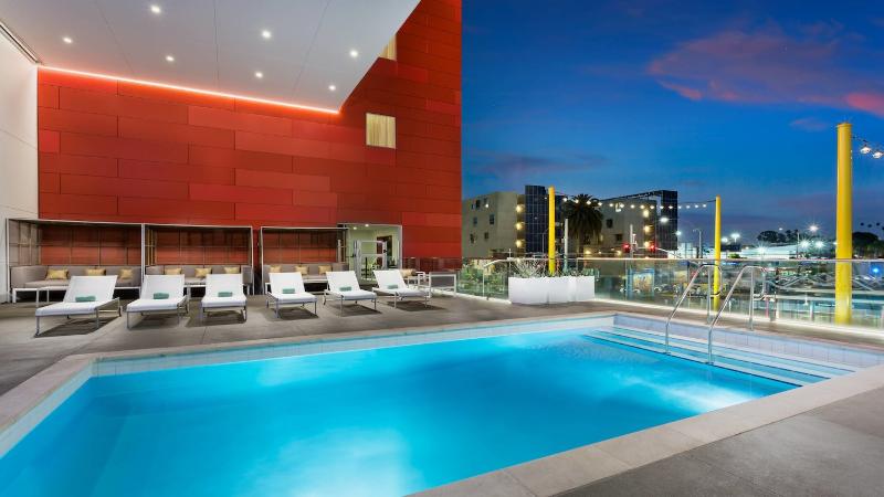 فندق Courtyard By Marriott Santa Monica