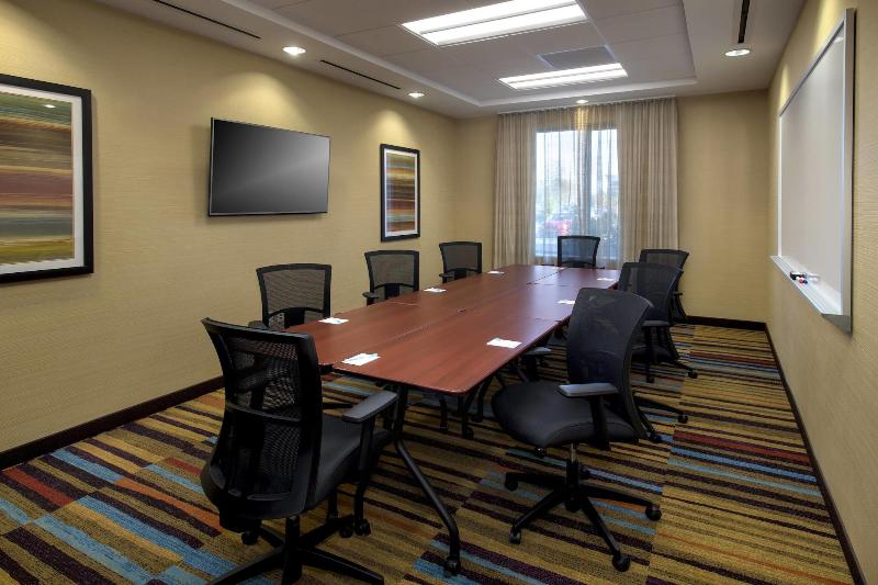 Отель Fairfield Inn & Suites By Marriott Syracuse Carrier Circle