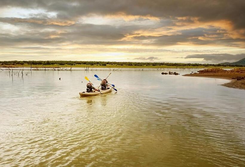 فندق Finfoot Lake Reserve By Dream Resorts