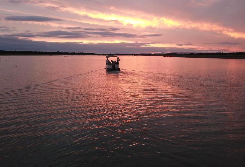 ホテル Finfoot Lake Reserve By Dream Resorts