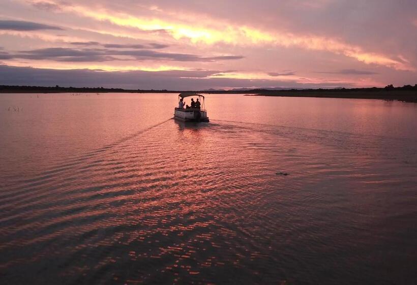 فندق Finfoot Lake Reserve By Dream Resorts