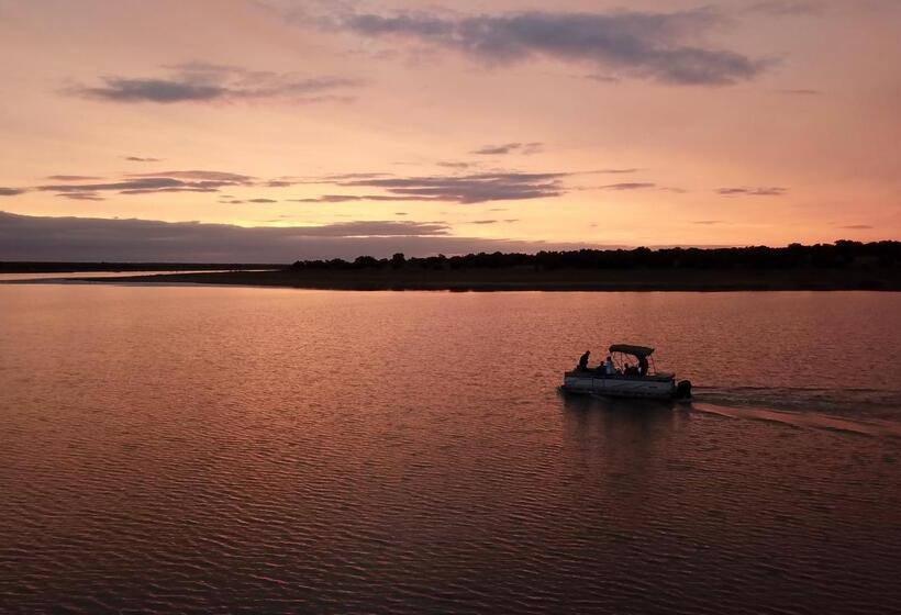 ホテル Finfoot Lake Reserve By Dream Resorts