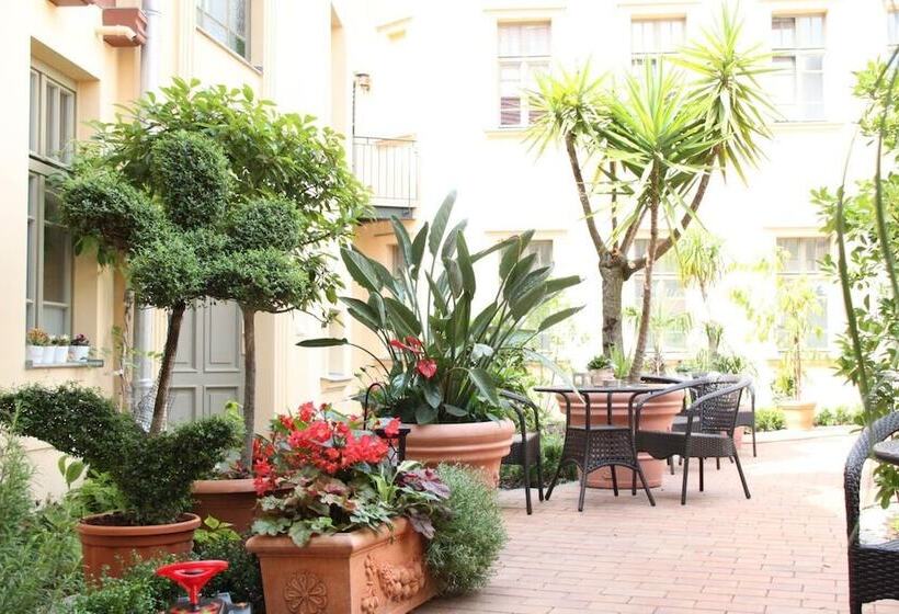 Отель Grambauers Kalit