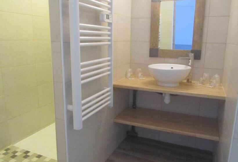 فندق Hôtel Restaurant Le Saint Marc