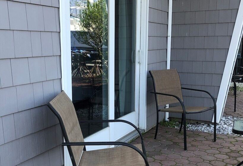 فندق Knapps Narrows Marina & Inn