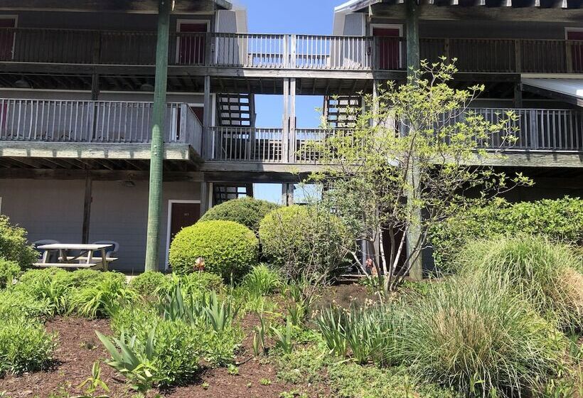 فندق Knapps Narrows Marina & Inn