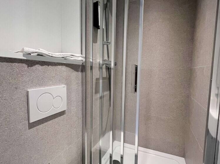 ホテル Kyriad Direct Nevers Nord  Varennes Vauzelles