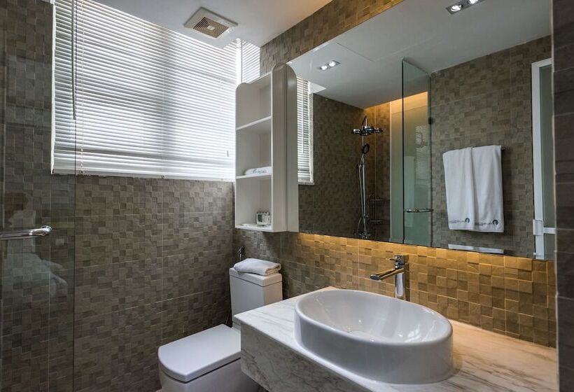 בית מלון כפרי Naki Suites @ Silvertown