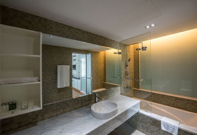 בית מלון כפרי Naki Suites @ Silvertown