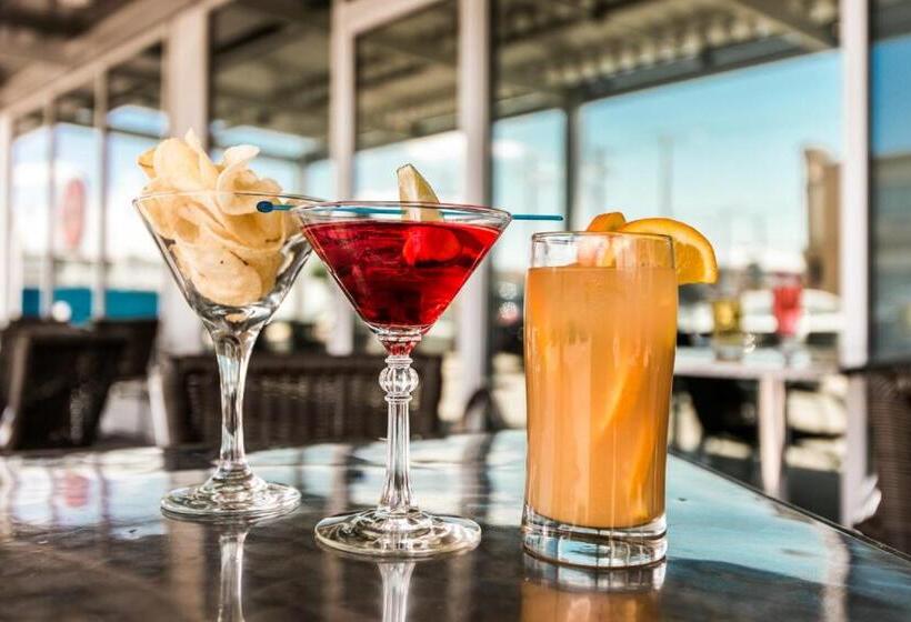 ホテル Newstar Montreal