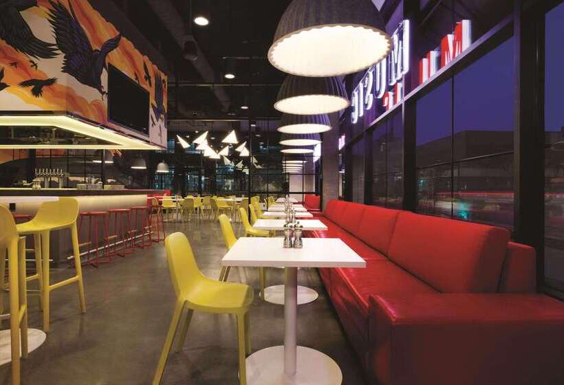 Отель Radisson Red Minneapolis Downtown