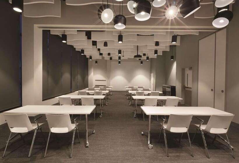 Отель Radisson Red Minneapolis Downtown