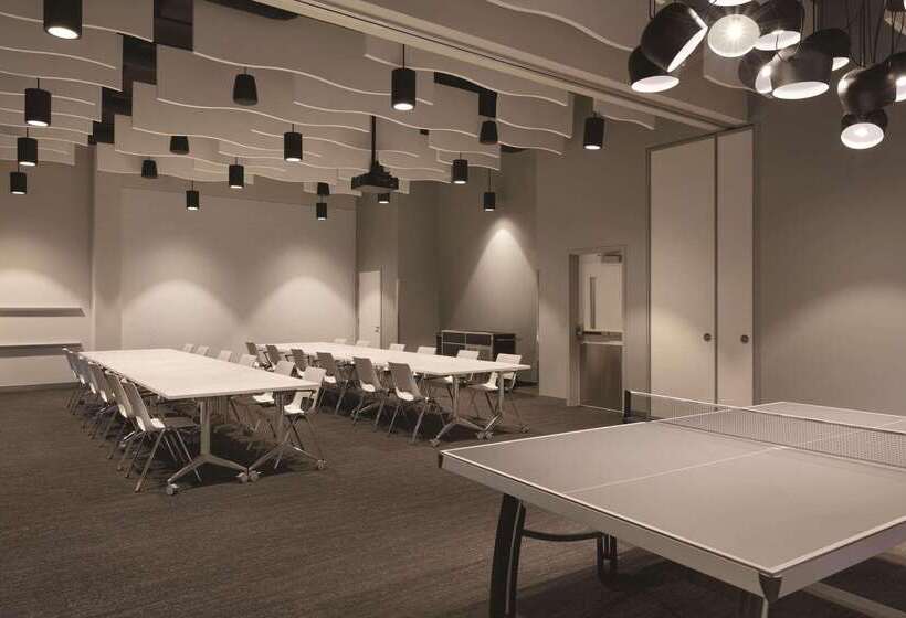 Отель Radisson Red Minneapolis Downtown