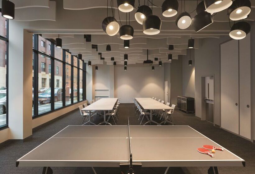 Отель Radisson Red Minneapolis Downtown