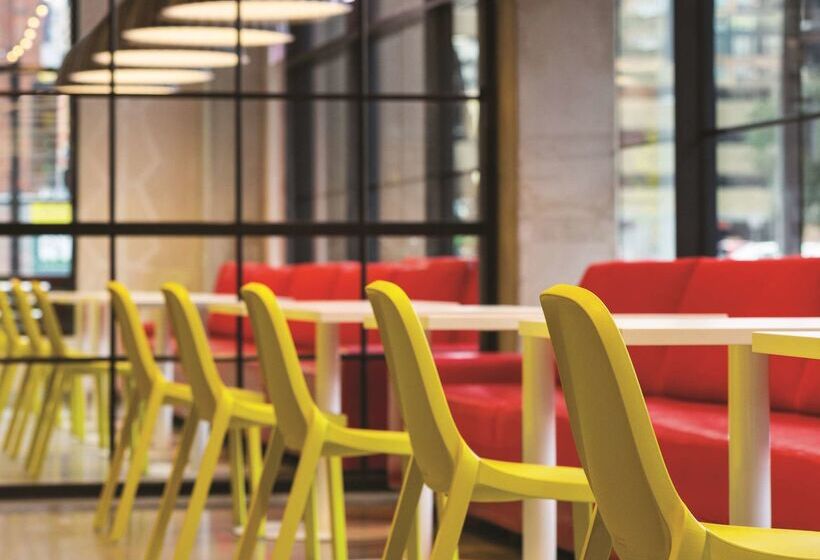 Отель Radisson Red Minneapolis Downtown