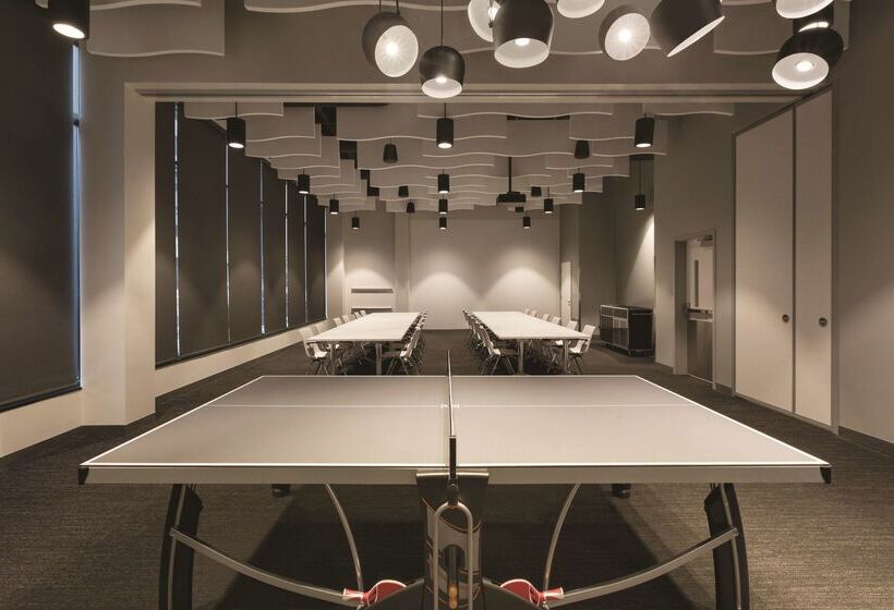 Отель Radisson Red Minneapolis Downtown