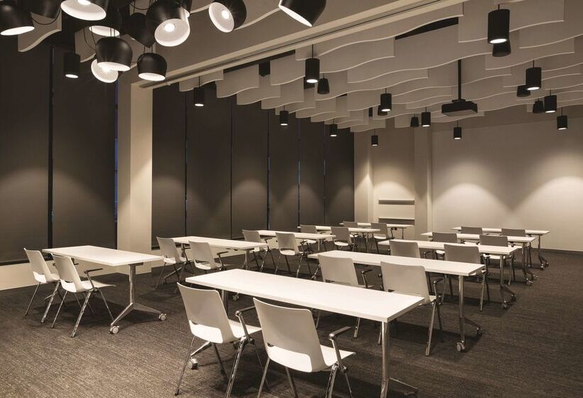 Отель Radisson Red Minneapolis Downtown