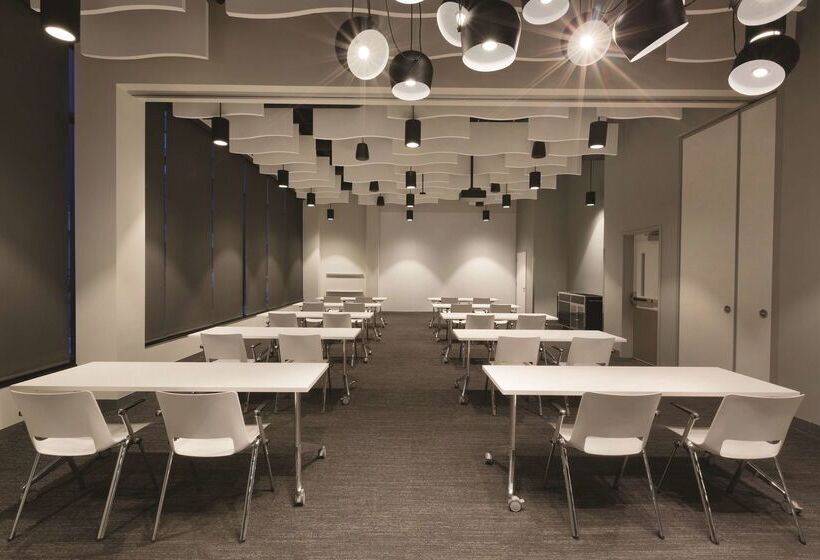 Отель Radisson Red Minneapolis Downtown