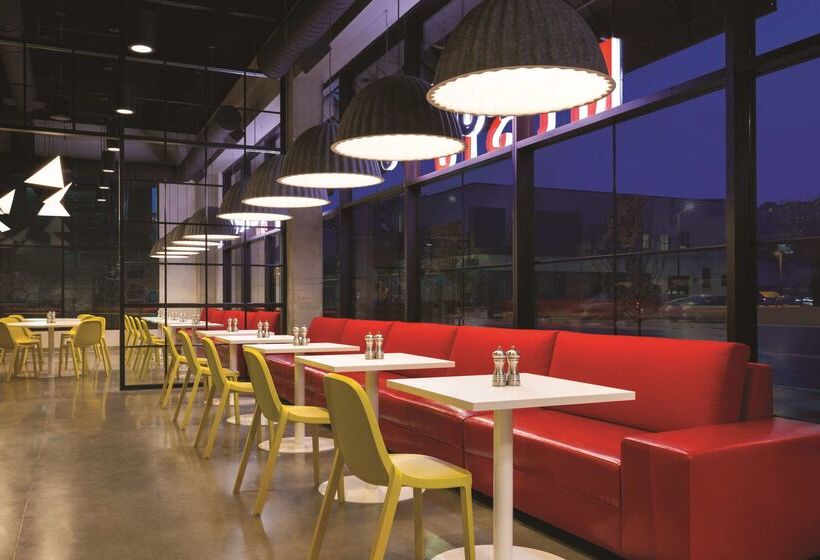 Отель Radisson Red Minneapolis Downtown