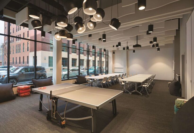 Отель Radisson Red Minneapolis Downtown