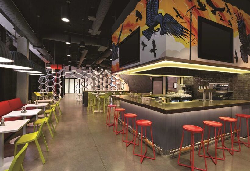 Отель Radisson Red Minneapolis Downtown