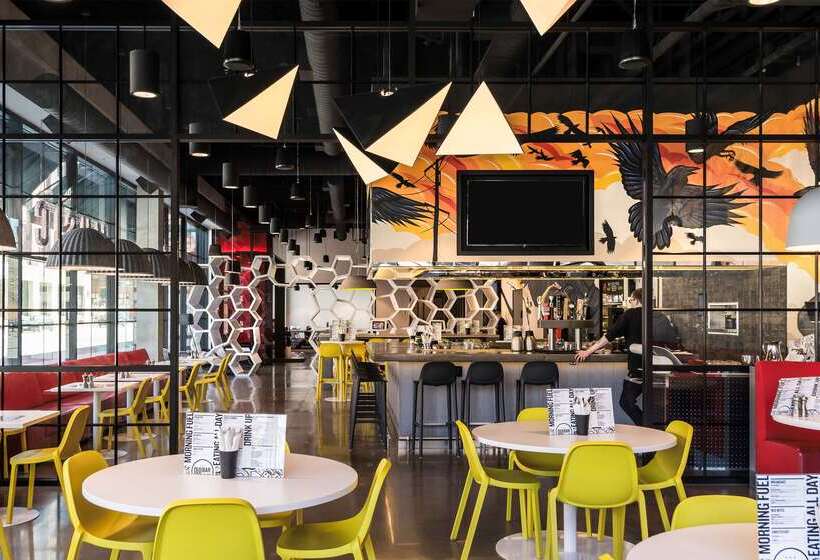 Отель Radisson Red Minneapolis Downtown