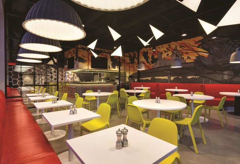 Отель Radisson Red Minneapolis Downtown