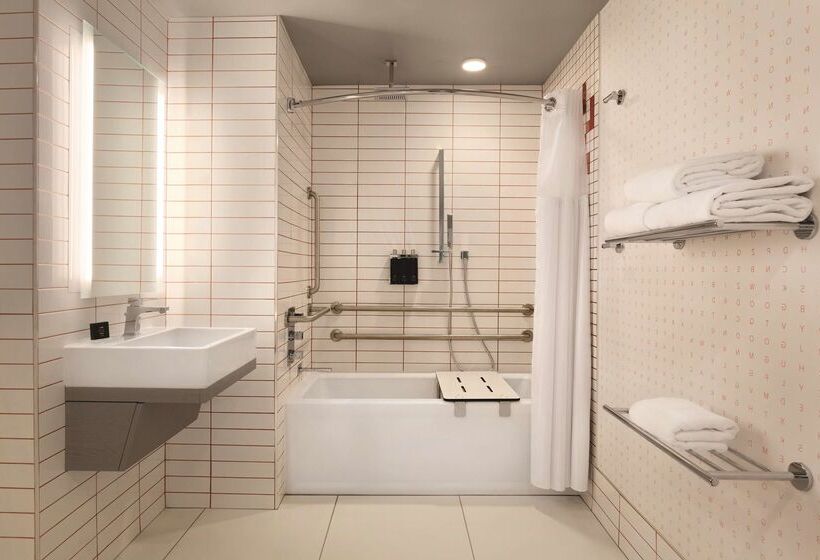 Отель Radisson Red Minneapolis Downtown