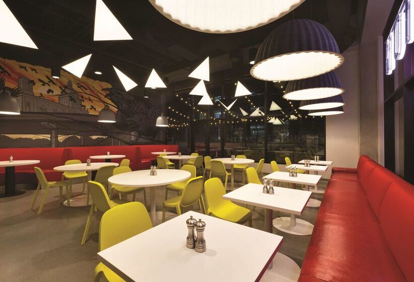 Отель Radisson Red Minneapolis Downtown