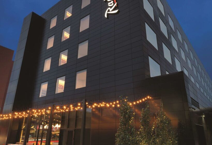 Отель Radisson Red Minneapolis Downtown