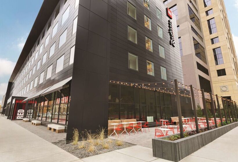 Отель Radisson Red Minneapolis Downtown