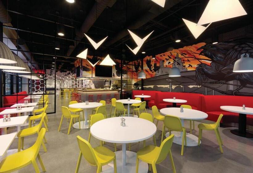 Отель Radisson Red Minneapolis Downtown