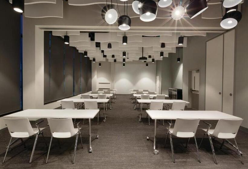 Отель Radisson Red Minneapolis Downtown