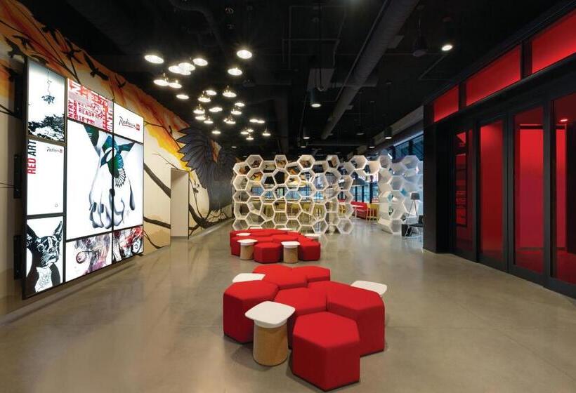 Отель Radisson Red Minneapolis Downtown