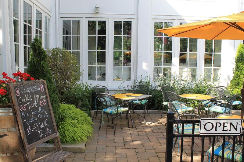 בית מלון כפרי The Charles