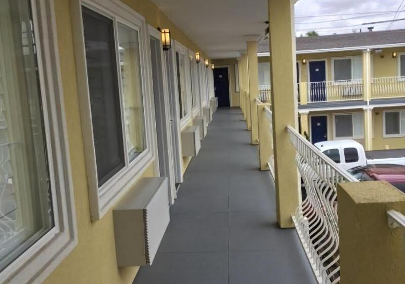 فندق Vallejo Inn