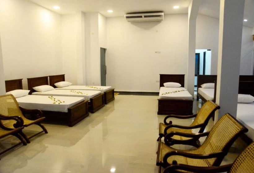 酒店 Yala Crocodile Park