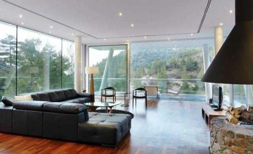 Lioness  Fountain Villa