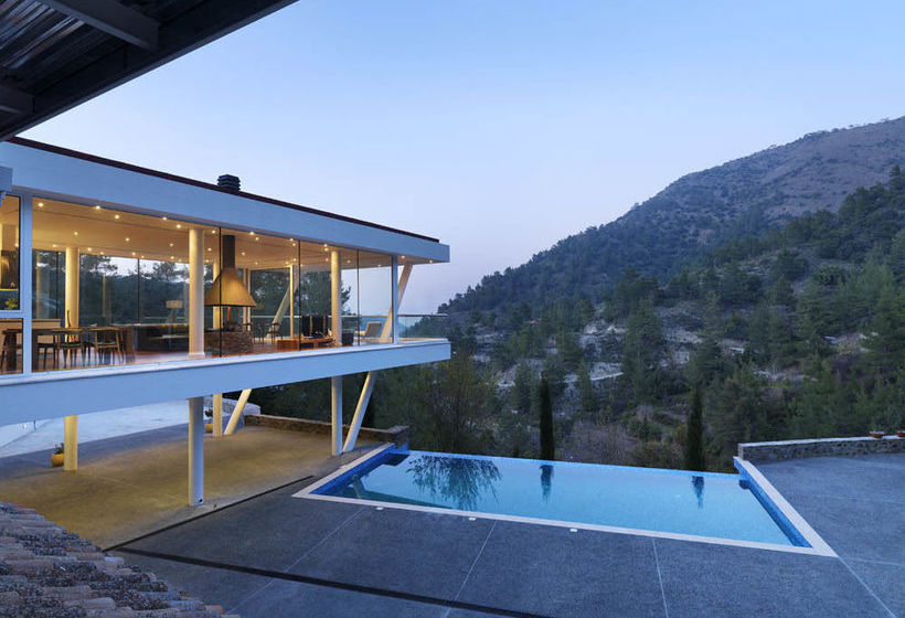 Lioness  Fountain Villa