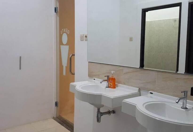 Mador Malang Dorm Hostel