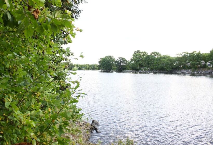 Milford Motel On The River